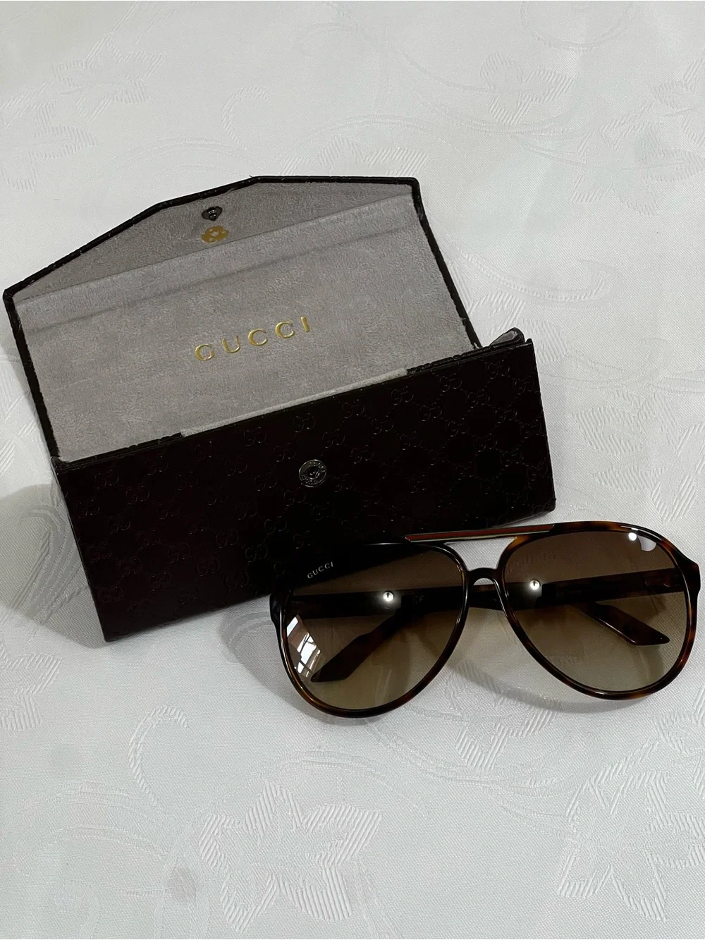 Vintage Gucci GG 1627/S 7911W Tortoiseshell Aviator Sunglasses Web Stripe